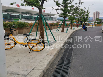 高鐵項(xiàng)目福州站樹脂混凝土排水溝案例